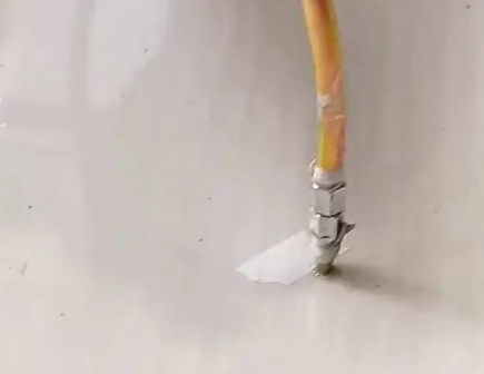 夏邑瓷砖空鼓维修公司专业解答在瓷砖铺贴过程中，如果使用的砂料过粗（如全部使用了粗砂），可能会导致以下问题